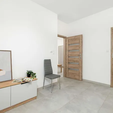 Slowackiego Bright Close To Mtp By Renters דירה *