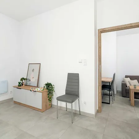 Slowackiego Bright Close To Mtp By Renters Апартаменти
